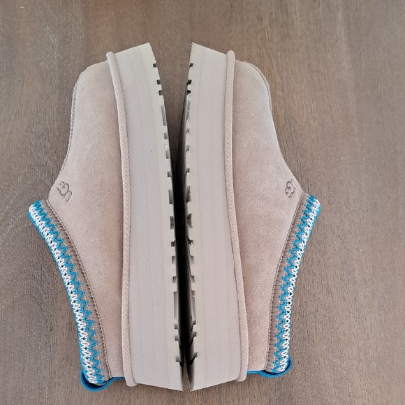 UGG Tazz Slipper / Clog - Color: Driftwood / Turquoise - Size: 9 - Picture 7 of 9
